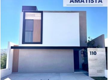 Casa · 212m² · 4 Recámaras · 2 Estacionamientos · Casa en Fraccionamiento Zibatá