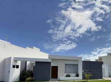 Casa · 218m² · 2 Recámaras · 1 Estacionamiento · Casa de Una Planta en Venta en Playas del Conchal