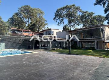 Casa en condominio de 4 habitaciones, Valle de Bravo · Casa con Vista Al Lago en Centro de Avandaro