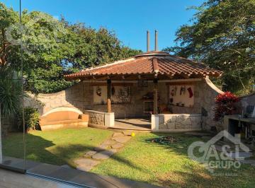 Casa · 450m² · 3 Recámaras · 4 Estacionamientos · Residencia en Venta Ubicada en Fraccionamiento Residencial Campestre El Telefre