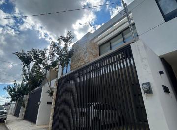 Casa de 3 habitaciones, Mérida · Casa en Renta de 285 m² Excelente Ubicación en Temozón Norte, Mérida