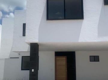 Casa · 248m² · 3 Recámaras · Casa en Venta en Colinas del Bosque Sector II