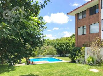 Casa · 887m² · 4 Recámaras · 8 Estacionamientos · Residencia con Alberca Fraccionamiento Residencial Campestre Xalapa