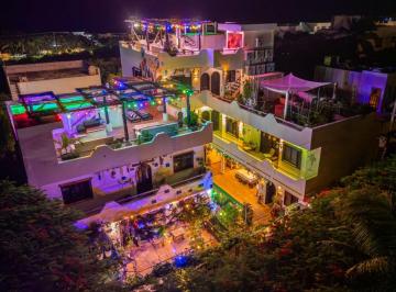 Casa uso de suelo de 7 habitaciones, Isla Mujeres · La Casa de Jardín – Hotel Boutique Bed & Breakfast + Casa del Propietario en Lote Contiguo.