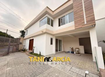 Casa de 3 habitaciones, Fortín · Vendo 4 Casas en Privada con Portón, en Excelente Ubicación!