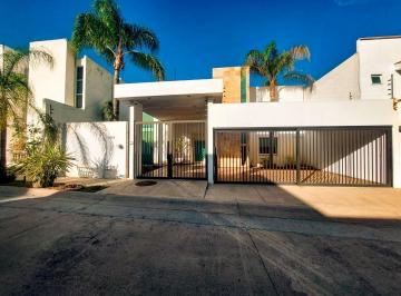 Casa · 370m² · 3 Recámaras · 3 Estacionamientos · Casa en Venta Cañada del Refugio Sur, León, Gto.