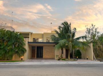 Casa en condominio · 435m² · 3 Recámaras · 2 Estacionamientos · Casa en Venta de 3 Recámaras en Privada Jardines de Rejoyada