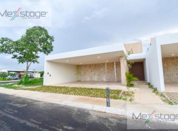 Casa en condominio · 390m² · 4 Recámaras · 3 Estacionamientos · Casa en Venta en Privada en Temozón Norte