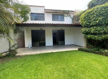 Casa de 3 habitaciones, Cuernavaca · Casa con Alberca en Vista Hermosa