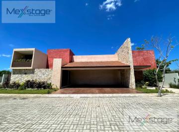 Casa en condominio · 698m² · 4 Recámaras · 4 Estacionamientos · Casa en Venta de 4 Recámaras en Privada en Temozón Norte