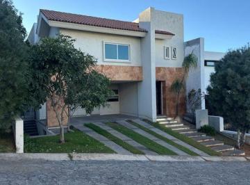 Casa · 440m² · 3 Recámaras · 4 Estacionamientos · Casa en Venta en Diana Natura (Salida a Nogales)