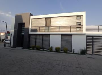 Casa · 314m² · 4 Recámaras · 3 Estacionamientos · Casa Venta en Fraccionamiento Salidas Inmediatas a Metepec