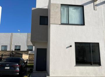 Casa · 134m² · 3 Recámaras · 3 Estacionamientos · Se Vende Casa en Villas del Campo