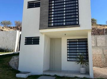 Departamento de 3 habitaciones, León · Casa en Portokali con Recamara en Planta Baja