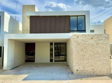 Casa · 348m² · 3 Recámaras · 2 Estacionamientos · Venta de Casa en Pirvada Nadira Mérida Yucatán Conkal