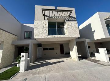 Casa en condominio · 215m² · 3 Recámaras · 2 Estacionamientos · Casa en La Vista Residencial