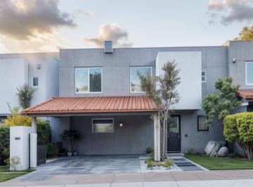 Casa de 3 habitaciones, Querétaro · Casa en Venta en El Refugio, Gran Jardín, 3 Recámaras, 3.5 Baños, Terreno 256 m²