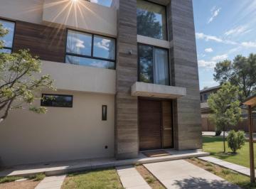 Casa de 3 habitaciones, Querétaro · Casa en Venta en Altos Juriquilla, 3 Recámaras, 5.5 Baños, 3 Niveles, Premium!