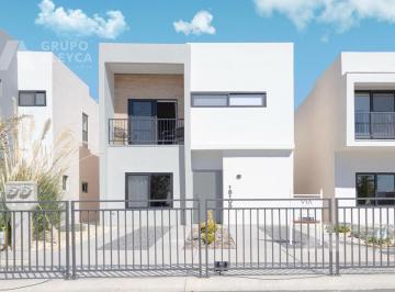 Casa · 122m² · 3 Recámaras · Casa en Fraccionamiento Via Al Norte de La Ciudad