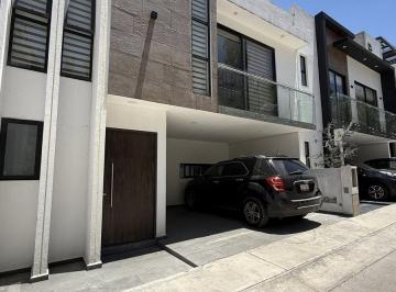 Casa · 280m² · 3 Recámaras · 2 Estacionamientos · Casa en Residencial Lago Esmeralda