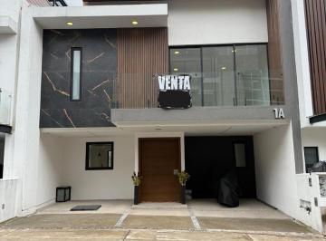 Casa · 256m² · 3 Recámaras · 2 Estacionamientos · Casa en Residencial Lago Esmeralda