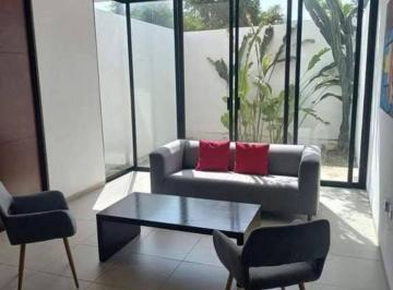 Casa en condominio de 2 habitaciones, Mérida · Renta Townhouse Amplio Amueblado de 2 Habit Cerca de City Center en Col. Montebello