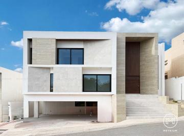Casa de 5 habitaciones, Chihuahua · Casa en Venta Bosques de San Francisco con Alberca y Frente a Parque