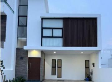 Casa · 212m² · 3 Recámaras · Casa en Lomas de La Rioja