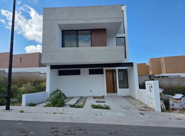 Casa de 3 habitaciones, El Marqués · Casa Petrof en Venta en Samare 5, Zibata