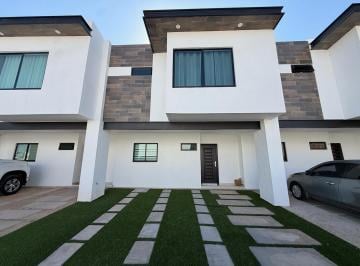 Casa · 3 Recámaras · 2 Estacionamientos · Casa en Renta en Ara Punta Azul