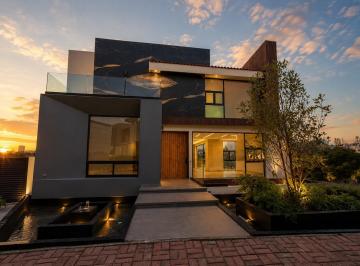 Casa · 493m² · 3 Recámaras · 3 Estacionamientos · Casa en Venta en La Vista Country Club, Angelopolis Puebla