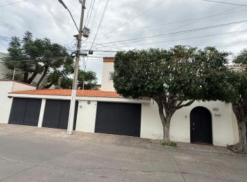 Casa de 4 habitaciones, Irapuato · Casa en Venta Residencial Campestre Irapuato