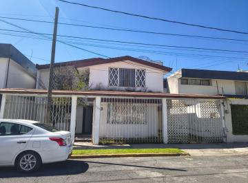 Casa · 330m² · 4 Recámaras · 3 Estacionamientos · Casa Venta Fracc. San Carlos Metepec