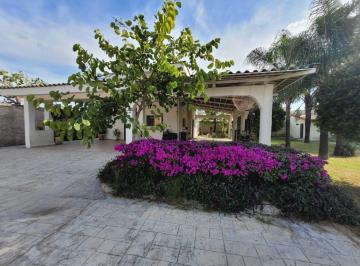 Casa · 250m² · 6 Estacionamientos · Casa de Campo en Venta, en Rancho o Rancheria San Rafael, Zona Sur