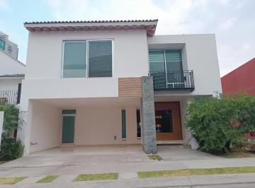 Casa · 401m² · 2 Estacionamientos · Casa en Venta en Puerta Paraiso, Via Atlixcayotl Puebla.