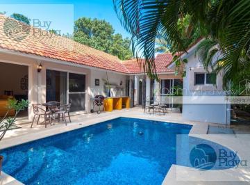 Casa · 292m² · 4 Recámaras · 1 Estacionamiento · Casa in Playa del Carmen