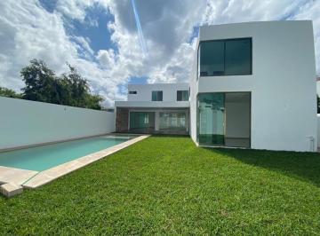 Casa · 222m² · 4 Recámaras · 3 Estacionamientos · Casa en Venta en Mérida, San Diego Cutz, 4 Habitaciones y Amplio Terreno