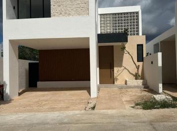 Casa · 255m² · 3 Recámaras · 2 Estacionamientos · Casa en Venta en Privada Tamora, Conkal, Entrega Inmediata.