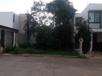 Terreno / Lote · 300m² · Terreno en Venta en Privada Residencial Tamora, Frente a Cancha de Padel.
