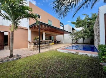 Casa · 321m² · 3 Recámaras · 2 Estacionamientos · Casa en Venta Equipada Al Norte de Mérida.