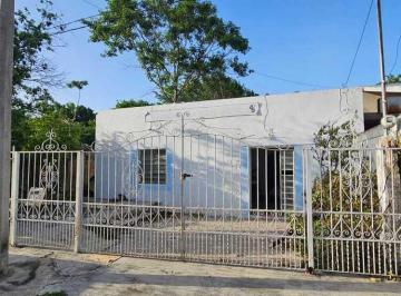 Casa · 675m² · 3 Recámaras · 2 Estacionamientos · Casa en Venta de Una Planta en El Centro Historico de Merida.