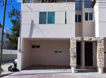 Casa · 267m² · 3 Recámaras · 1 Estacionamiento · Casa en Venta Villa Tortuga Chicxulub, Puerto a Una Cuadra del Mar.