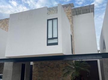 Casa · 250m² · 3 Recámaras · 2 Estacionamientos · Casa Amueblada en Venta en Temozón Norte, Mérida.