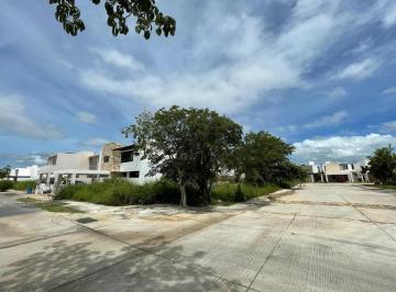 Terreno / Lote · 348m² · Lote Residencial en Esquina en Venta en Privada Tamora, Conkal.