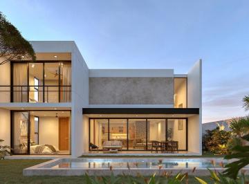 Casa · 301m² · 4 Recámaras · 2 Estacionamientos · Casa en Venta en Privada Rocio Country Living, Merida.