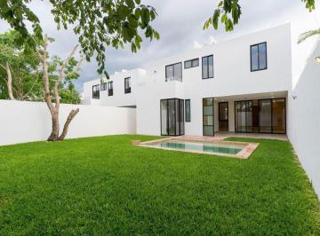 Casa · 314m² · 4 Recámaras · 4 Estacionamientos · Casa en Venta en Privada Parque Central Cholul, Mérida.
