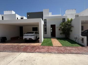 Casa · 308m² · 4 Recámaras · 2 Estacionamientos · Casa Amueblada en Venta en Privada Botánico, Conkal.