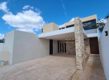 Casa · 350m² · 4 Recámaras · 4 Estacionamientos · Casa en Venta en Residencia Ubicada en Temozón Norte.