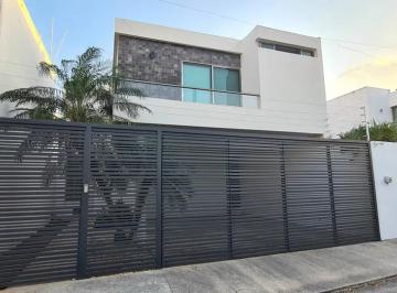 Casa de 3 habitaciones, Mérida · Casa de 3 Recamaras con Terraza y Alberca en Montebello, Mérida