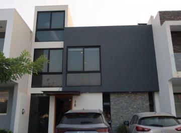 Casa de 4 habitaciones, Zapopan · Casa en Venta Coto Valeira Hábitat